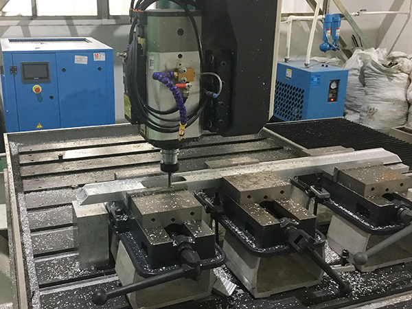 五轴加工中心指的是哪五个轴？-beat365数控